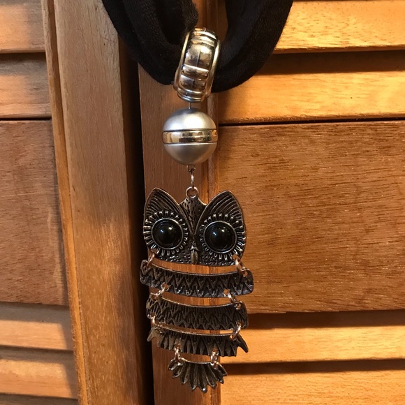 Black Jewel Scarf - Picture 3 of 8